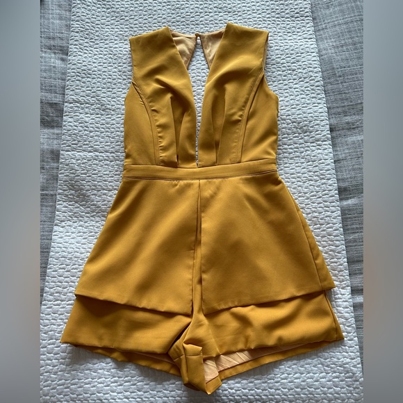 Mustard yellow romper - Picture 1 of 3